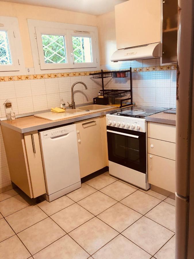 Votre Sejour A Sanary Dans Bas De Villa Avec Terrasse Vegetalisee Et Abritee Exposition Est Sud Ouest A 400M Du Centre Ville En Zone Pietonne Ou Tout Peut Se Faire A Pied ซานารี-ซูร์-แมร์ ภายนอก รูปภาพ